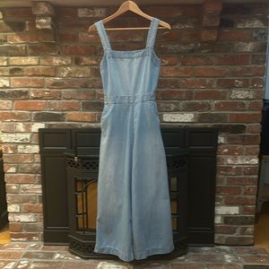 Women’s Madewell jumpsuit size 4 denim bow back wide leg with pockets.